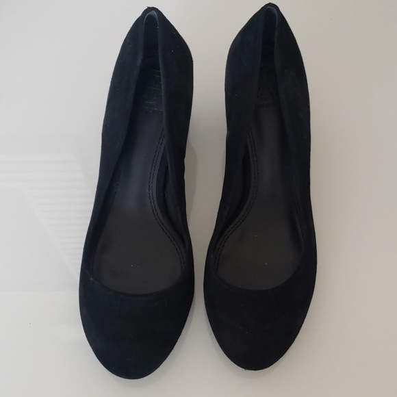 Shoes - Picture 4 of 4